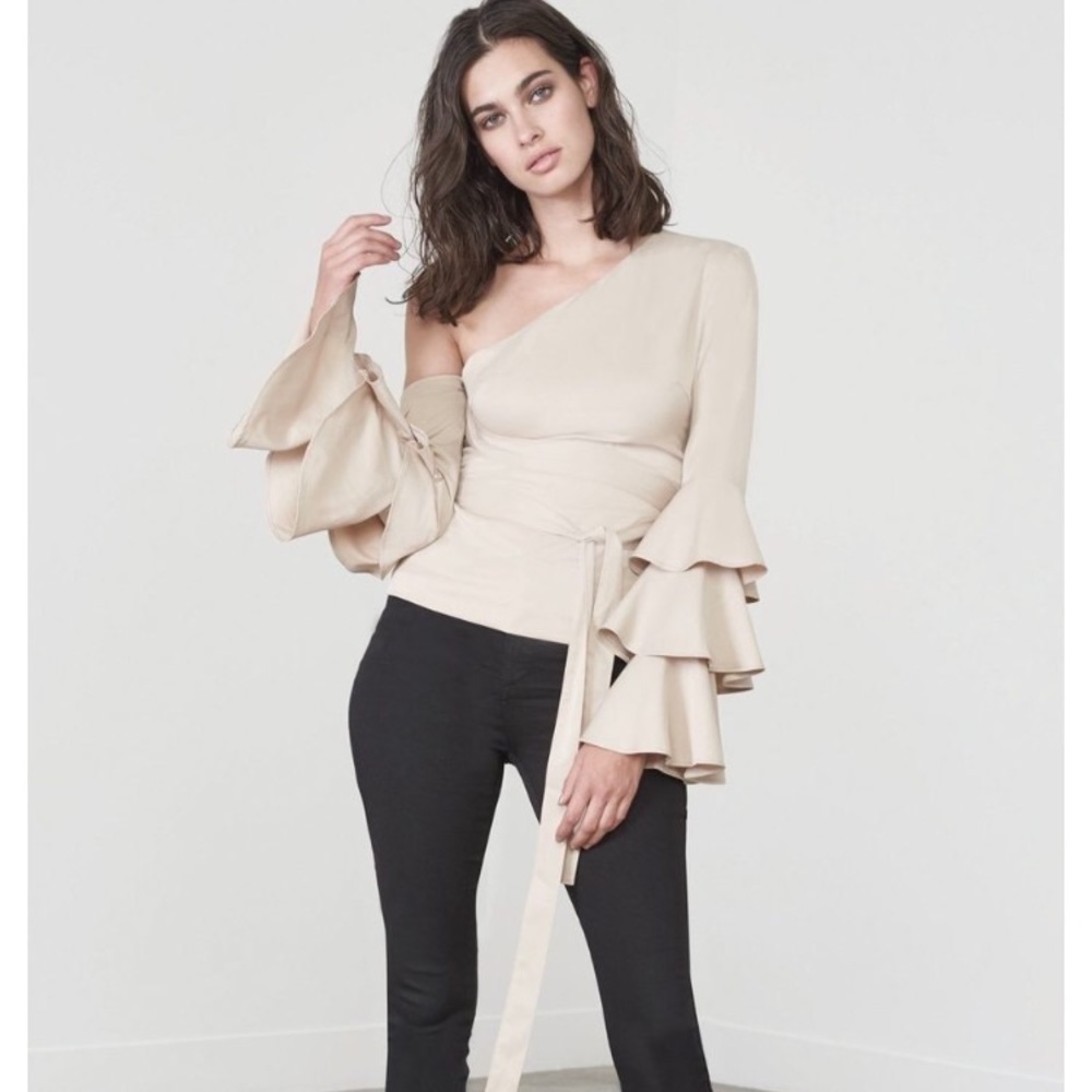 NWT!!! Beautiful blouse high quality